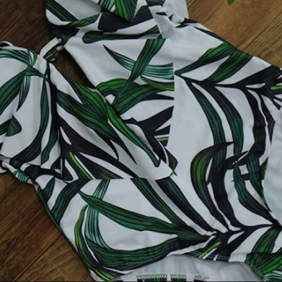 ‼️LAST ONE‼️Swimsuit Tropical Leaves - Picture 5 of 6